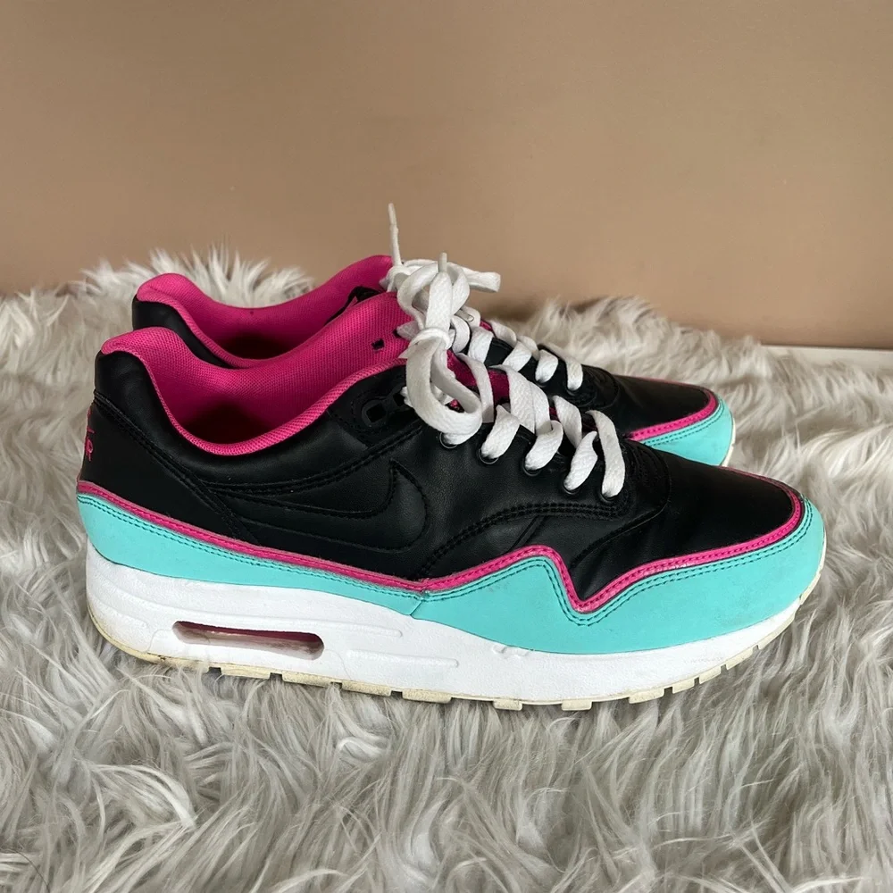 {Nike} Air Max Sneaker South Beach Edition - Size Youth 7